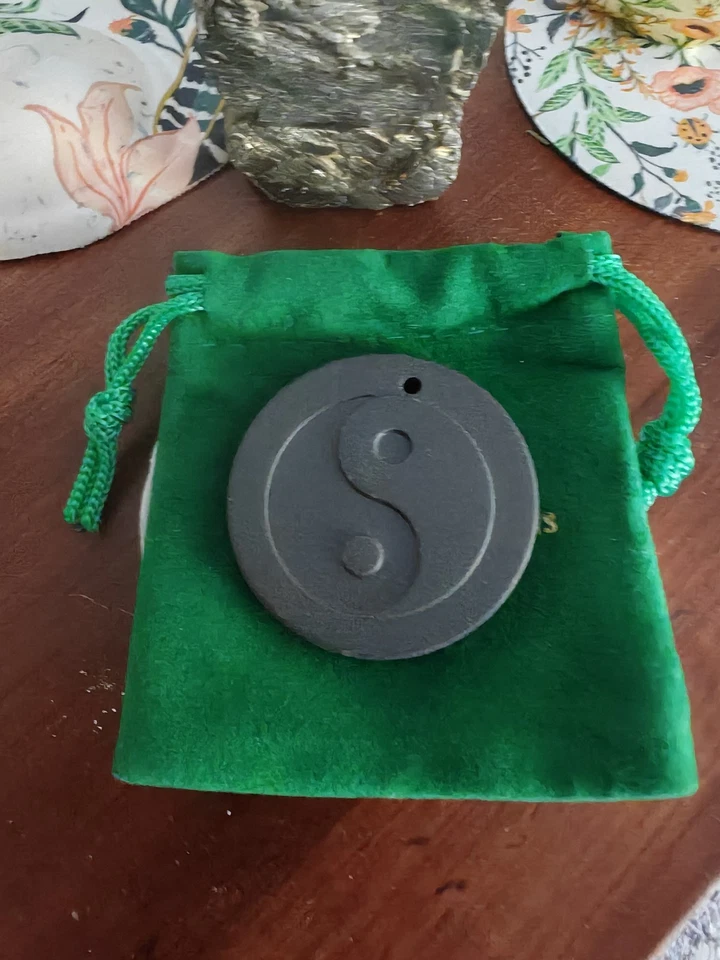 Colgante de curación magnética holística - Collar de equilibrio energético y bienestar Foto 3 de 4