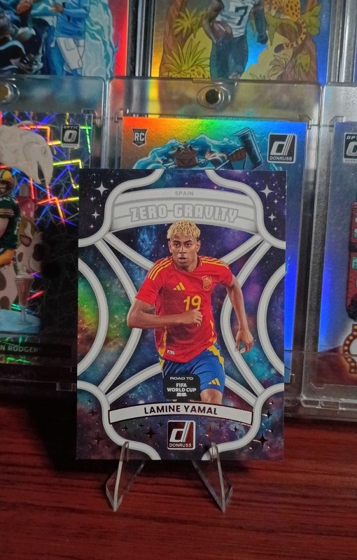 2025-26 Panini Donruss Road to Fifa World Cup - Zero Gravity Lamine Yamal #10