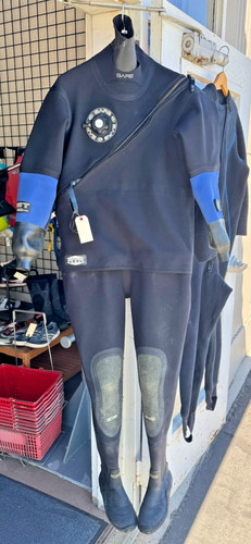 Bare XCD2 Tech Dry Size: MS (Medium/Short)  + Mid Layer Size (LS)  + Carry Bag