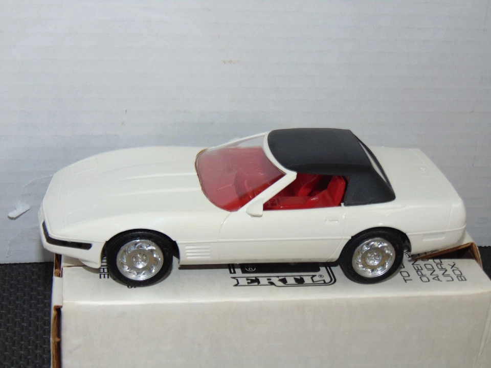 Corvette One Millionth 1992 escala 1/25 modelo promocional 2862 Foto 4 de 4