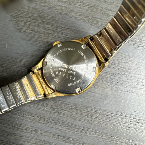Vtg Pulsar Watch Women Gold Tone V782-0040 Date 24mm Stretch New Battery 6.5" - Picture 4 of 4