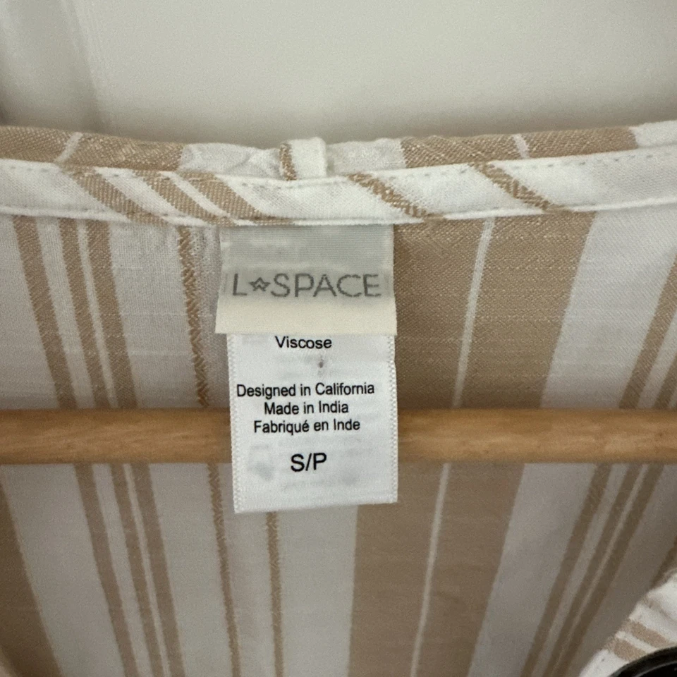 Sudadera con capucha L Space Small Love Letters color blanco tostado a rayas con cordones cuello en V cubierta para nadar Foto 2 de 4