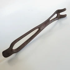 VTG Cast Iron Stove Grill Lid Lifter/Grate Shaker Handle 2 Prong Fork Style Tool