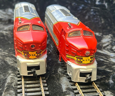 Lot  2, HO Scale Roco HO Baldwin Shark Nose Powered Locomotive WORK GREAT E-3-2
