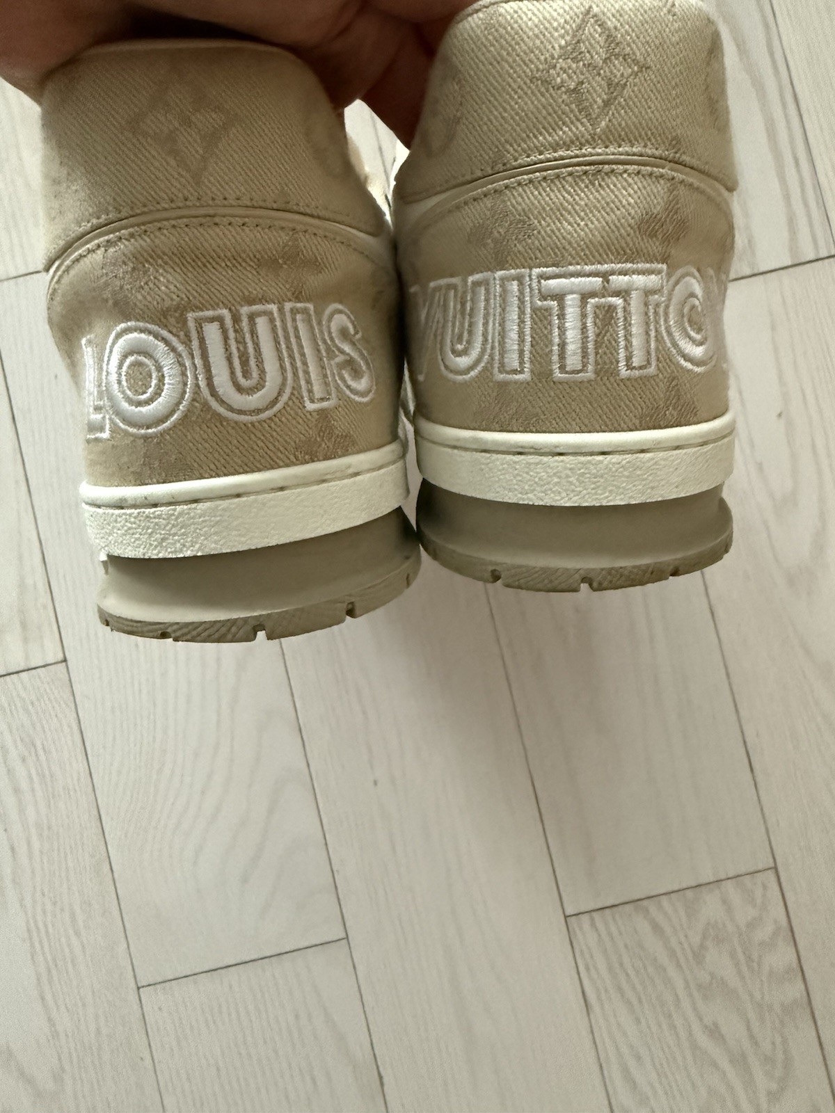 Louis Vuitton White Beige Low Top Trainers LV size 11 Rare image 5