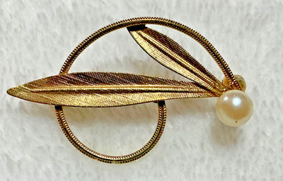 Vintage Estate Signed DEC 1/20 14kt. Gold Filled Brooch with Faux Pearl