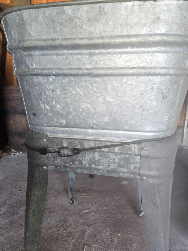 Galvanized Metal Washtub On Stand Beer Cooler with Drain Hole and Hose