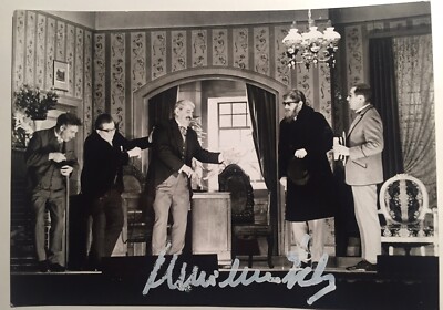 23) Willy Millowitsch signiert Film Presse Foto Unterschrift Signatur Autogramm