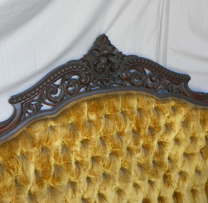 Sofá victoriano laminado de palisandro en el patrón Stanton Hall de J& J MEEKS, NYC Foto 3 de 4