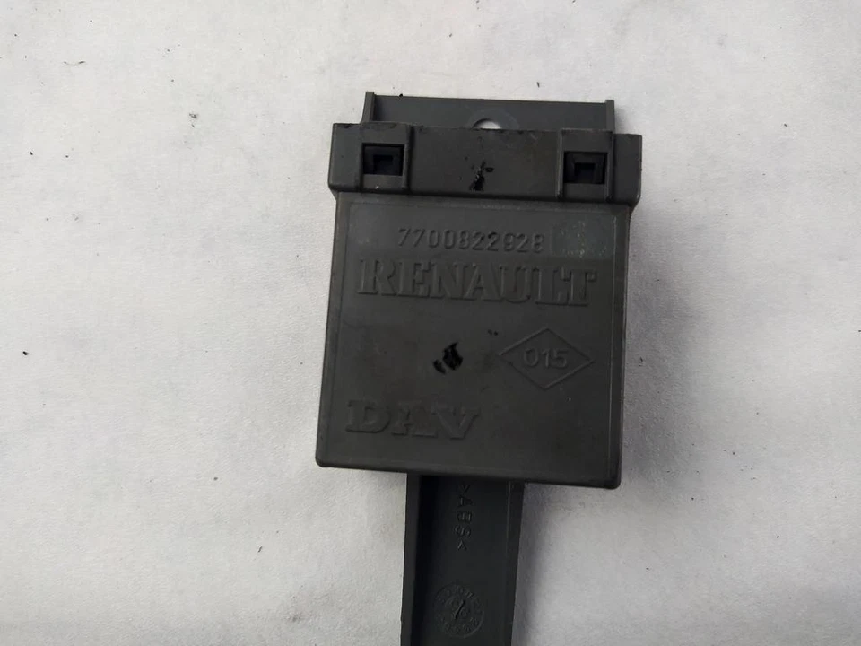 7700822928 CENTRALINA CHIUSURA CENTRALIZZATA RENAULT TRAFIC 1.9 D 74KW 6M 2P (20 - Immagine 2 di 4