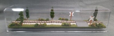 HO SCALE  16'' SINGLE TRACK- TRAIN DISPLAY CASE-SUMMER SCENE-w/ RAILROAD CROSSING