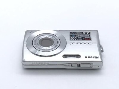 Nikon COOLPIX S200 シルバー Nikon Digital Camera COOLPIX S Series S200 Silver 3x 7.1MP