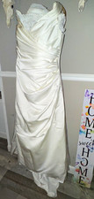 David's Bridal Ivory Satin A-Line V-Neck Sleeveless Wedding Dress 18W 9T9861