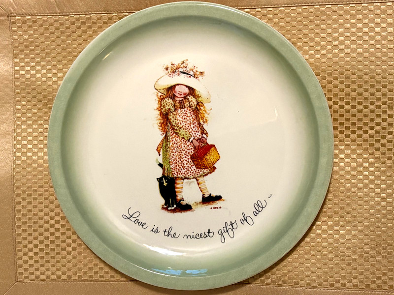 Vintage Mint Holly Hobbie 1972 Collectors plate "Love is Nicest Gift of All”