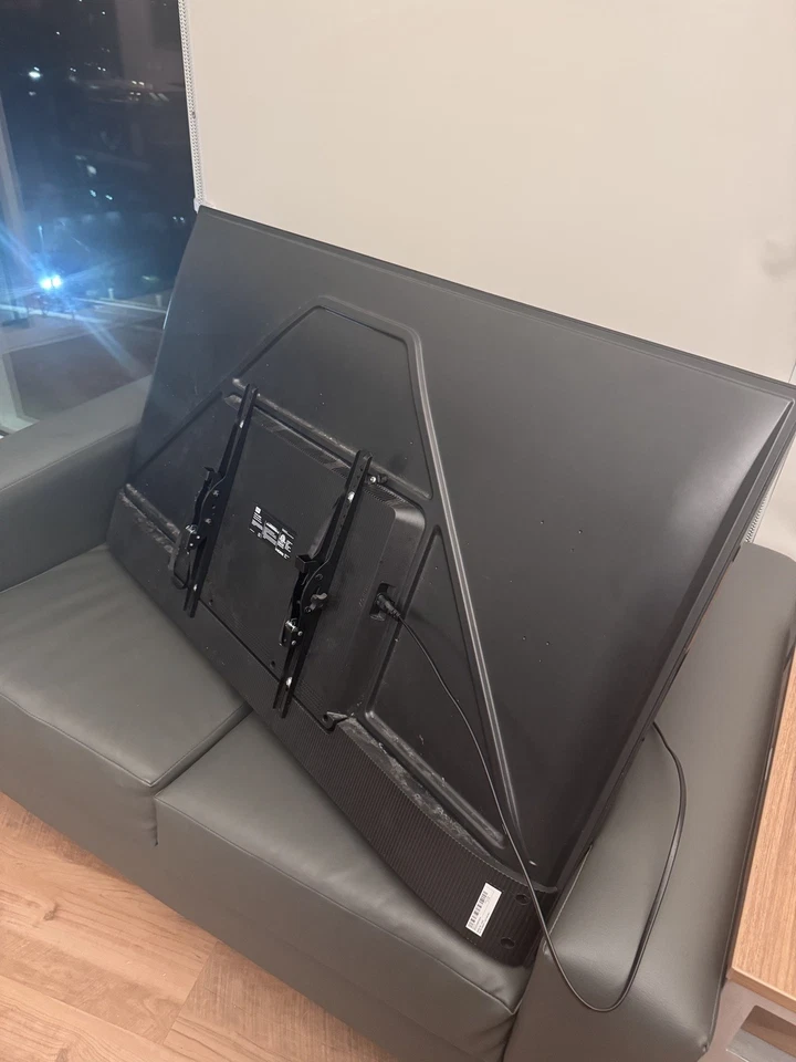 TV TCL, 68 pulgadas, negro Foto 3 de 4