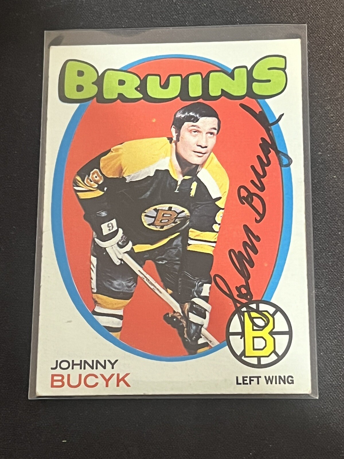Johnny Bucyk Autographed 1971-72 Topps #35 (excellent condition) No Creases
