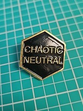 Spilla da bavero vintage caotica neutra D&D 6 lati tono oro 