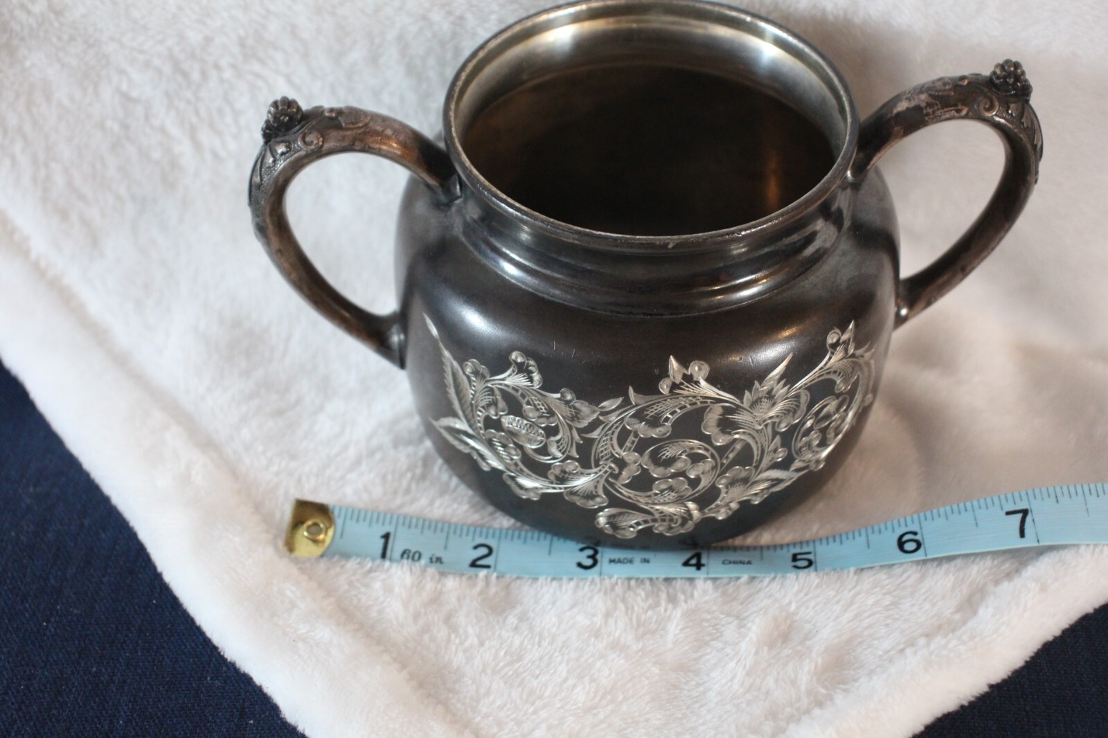 etched  Silver Sugar Bowl Middletown Plate Co. Quadruple plated marked 1120