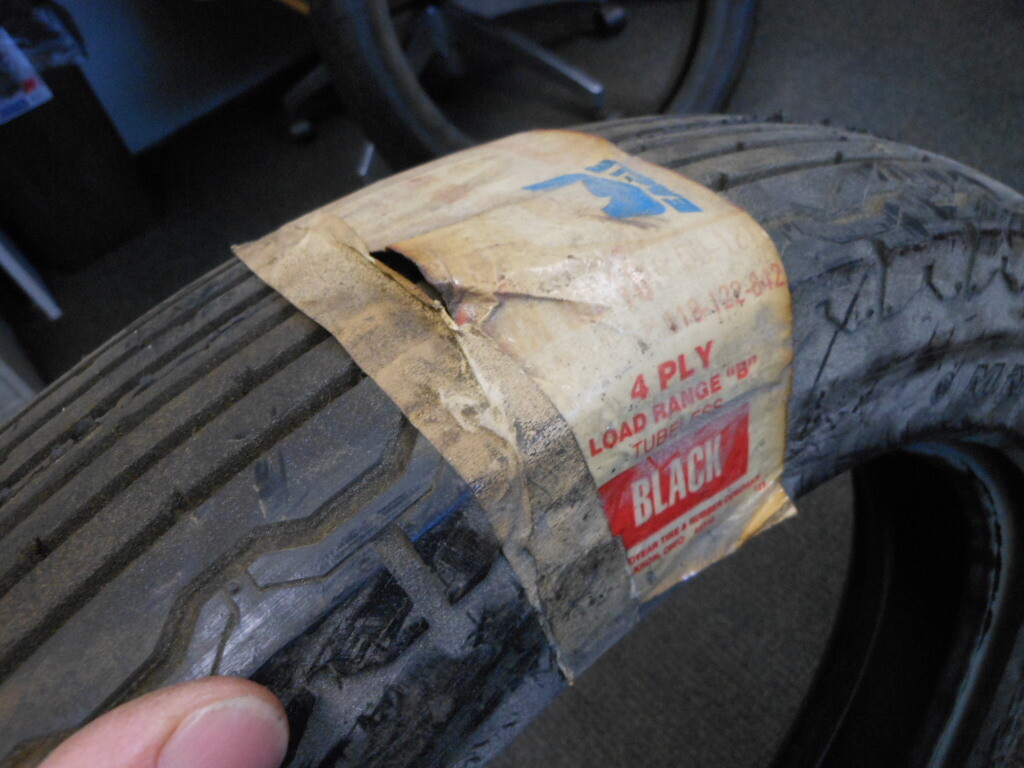 NOS NEW Vintage Tire Goodyear Eagle GT II Rib 4 Ply Tubeless MN90