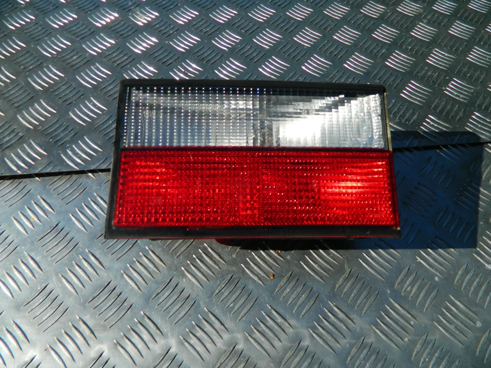 feu arriere droite ( passager ) sur hayon citroen xantia série 2 berline - Photo 1/1