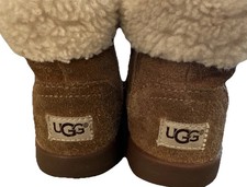 Baby Uggs size Toddler 4/5 US Fur Lined Suede Boots Shearling Trendy