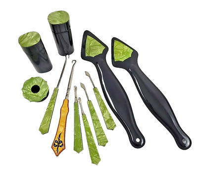 Lot of 11 Vintage Plastic and Metal Grooming Vanity Travel Items