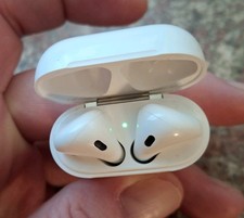 Apple AirPods 1st Gen with Charging Case White.