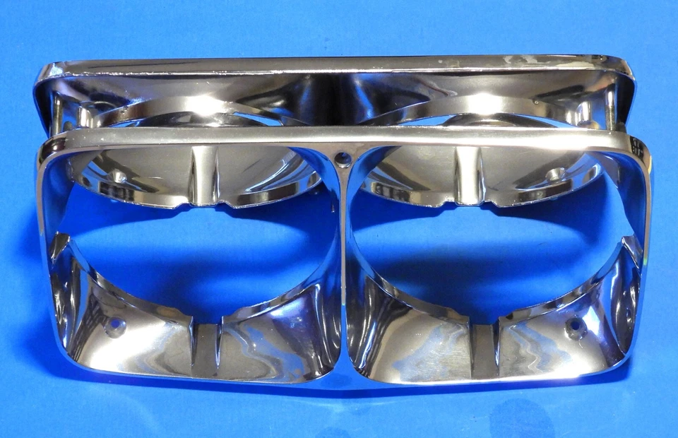 1973 1974 CADILLAC ELDORADO OEM HEADLIGHT BEZEL 1494987 - PAIR — 第 2/4 张图片