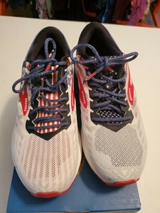 brooks old glory shoes