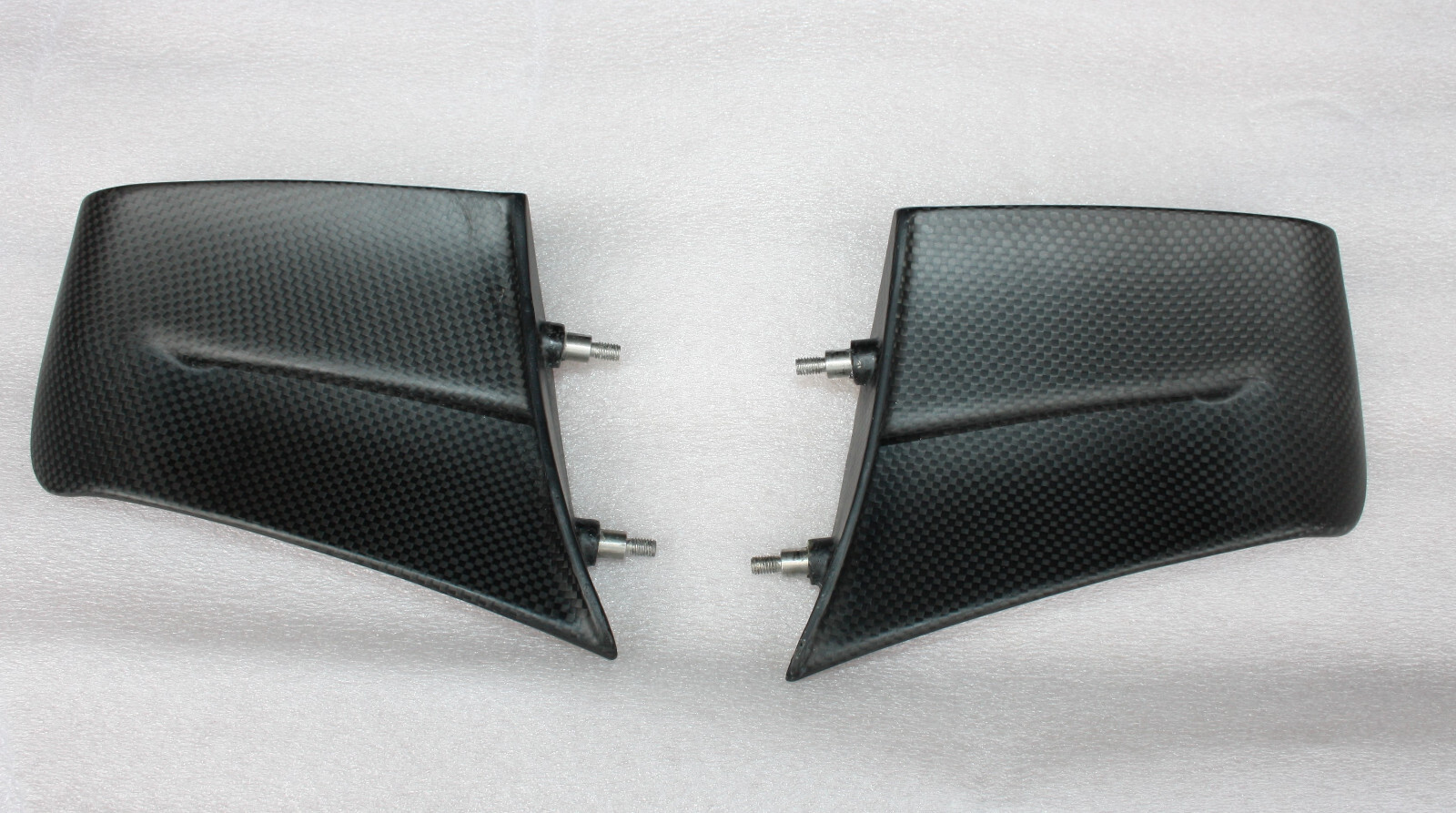 Ailerons carbone Ducati Panigale V4 R 2023 anti wheeling stabilité avant