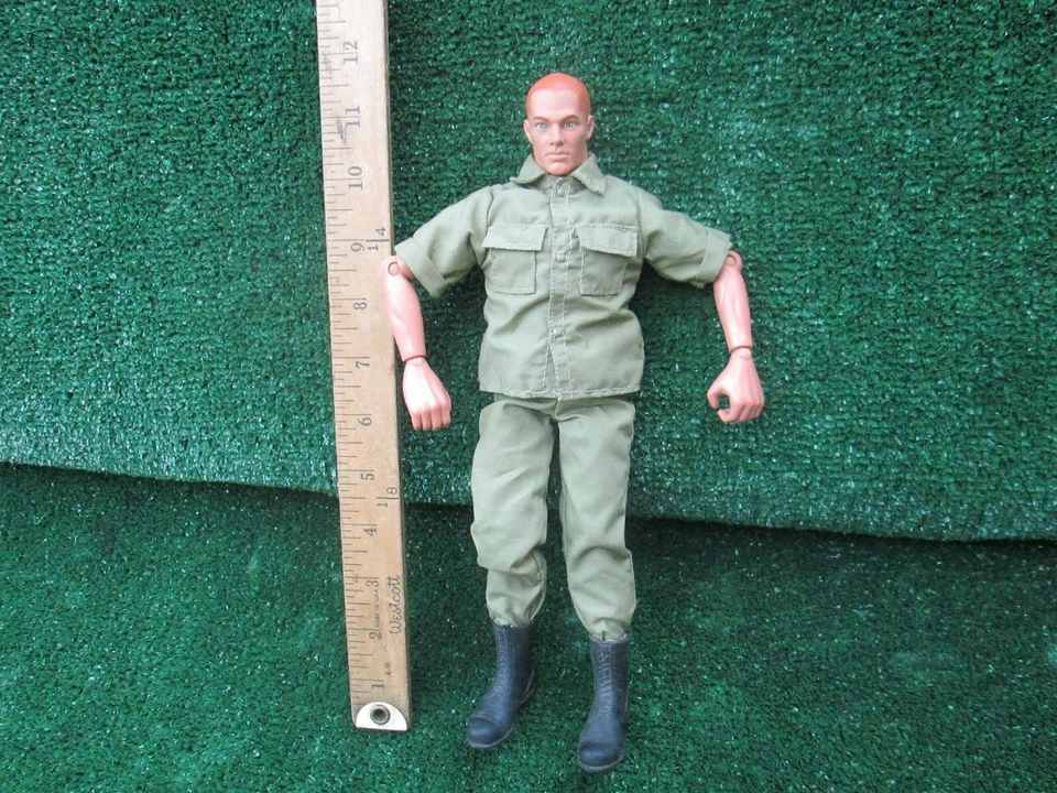 Militar GI Joe Pelo Rojo Ojos Verdes Pawtucket Vestido con Botas Fecha 1996 En muy buena condición Foto 2 de 4