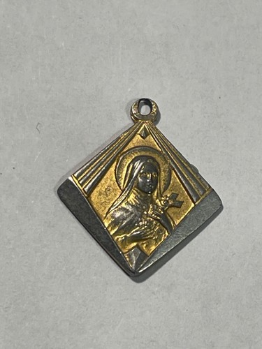Médaille or jaune Vierge Marie bordure ajourée - Pendentif religieux - BijouxBau