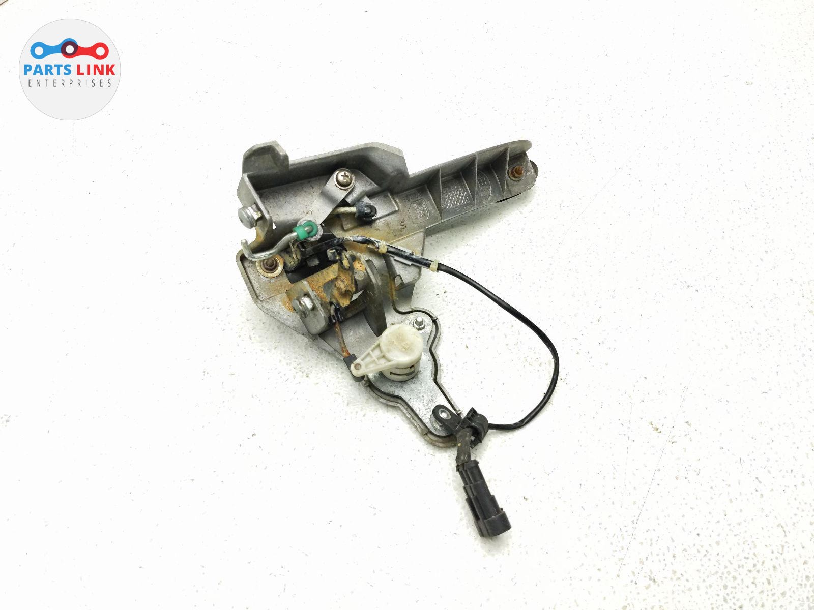 2007-19 MASERATI GRANTURISMO FRONT LEFT DOOR HANDLE OPENER GRAB LOCK BRACKET 145