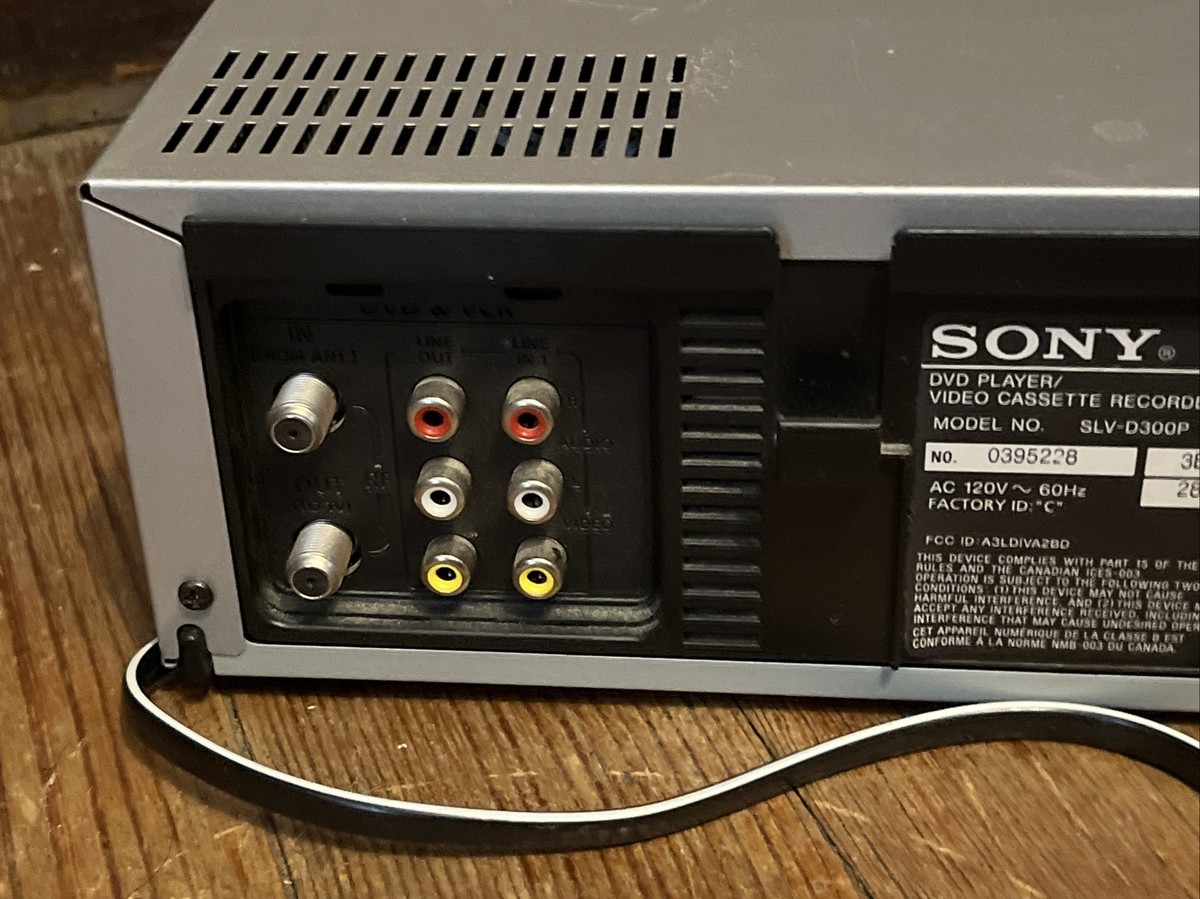 1990's Sony ￼VHS/DVD Player Combo SLV-D300P Recorder Video