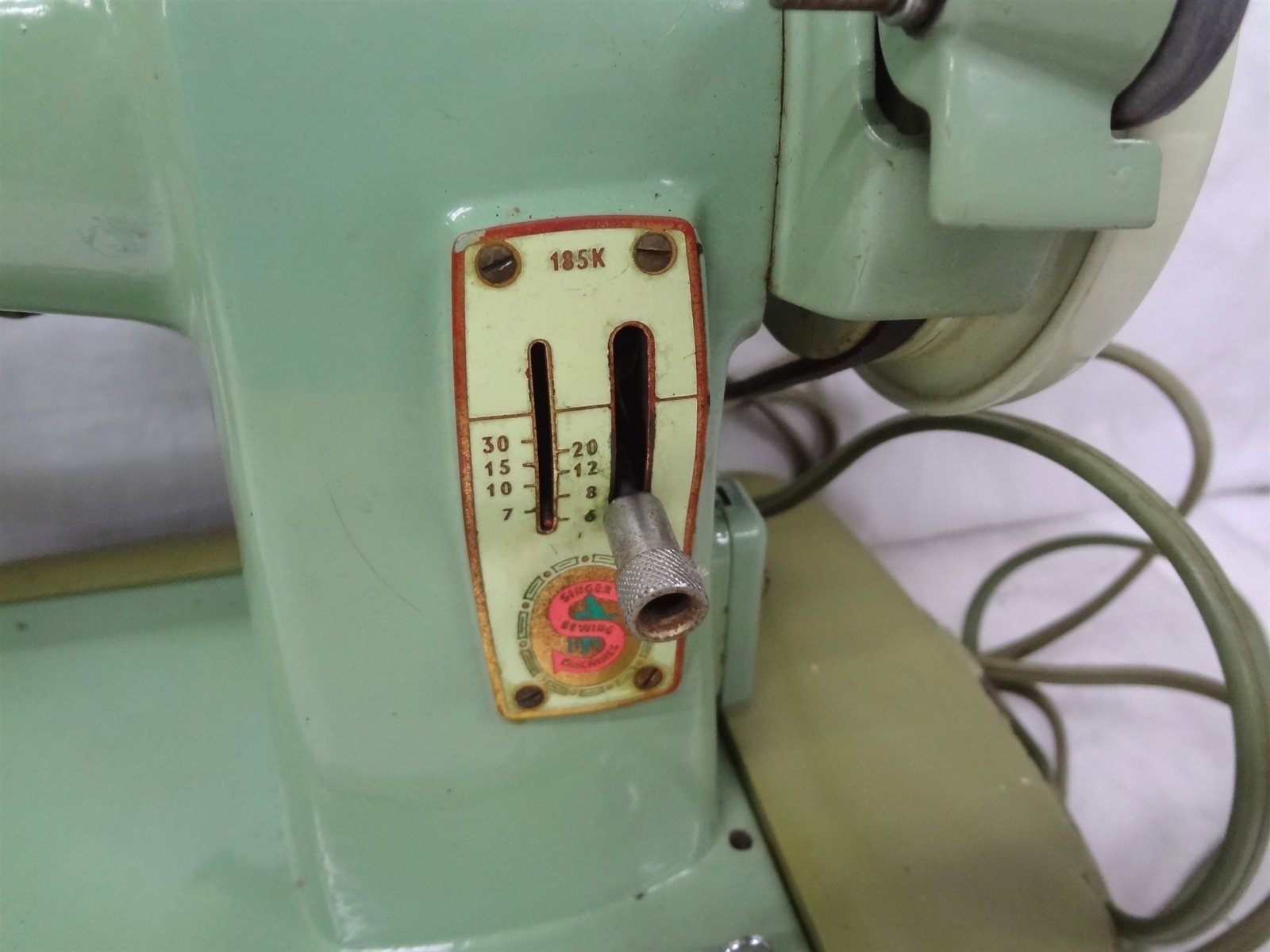 Singer Vintage Model 185K RFJ88 Sewing Machine W/ Cover & Pedal