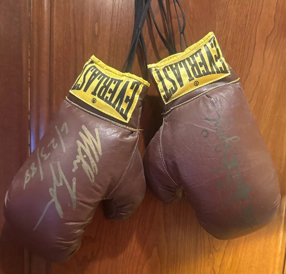 Mike Tyson / Michael Spinks Jinx Signed Vintage Everlast Boxing