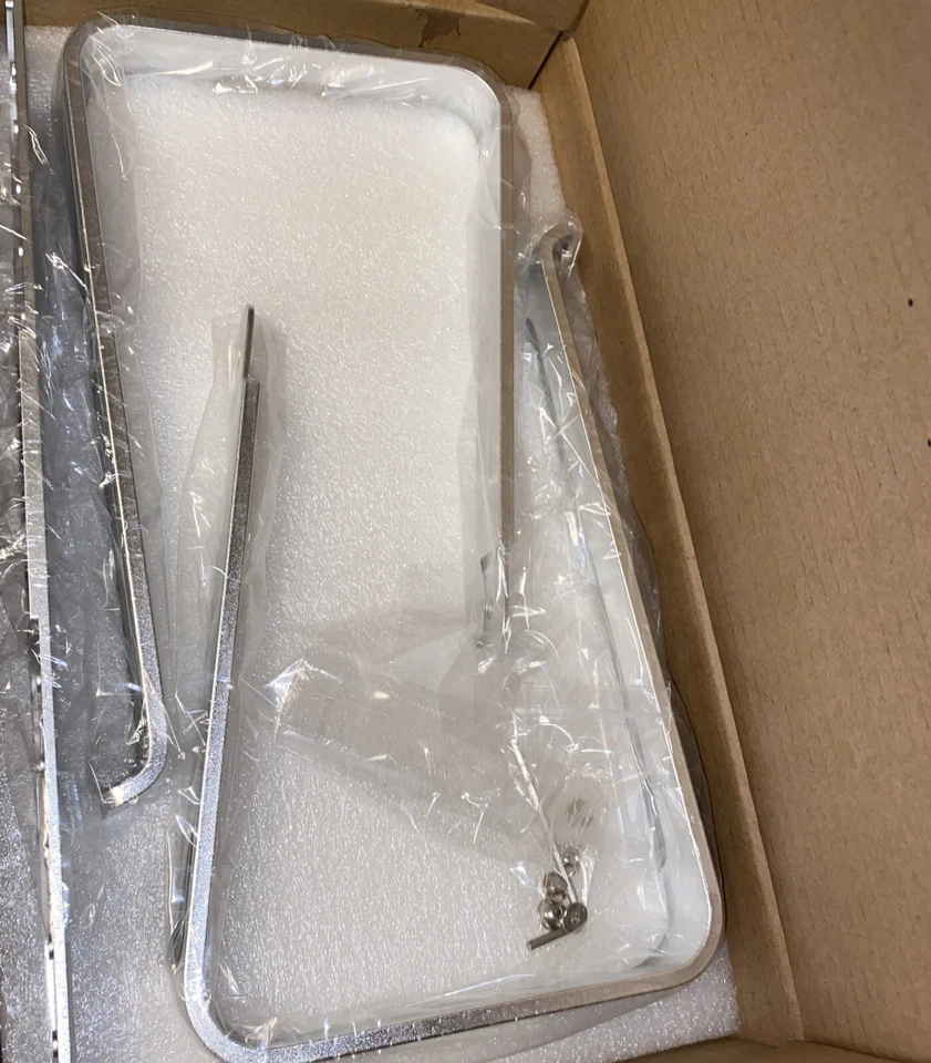 Unbranded Laptop Stand in Silver For Any 10-18 Inch Computer / Notebook - Image 4 of 4