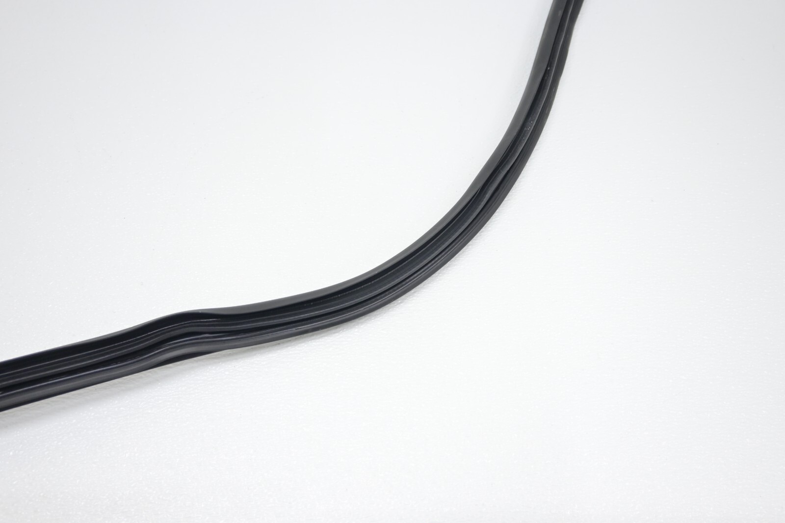 Maserati Ghibli 2014-2020 FRONT+LEFT Weatherstrip P/N 1130057