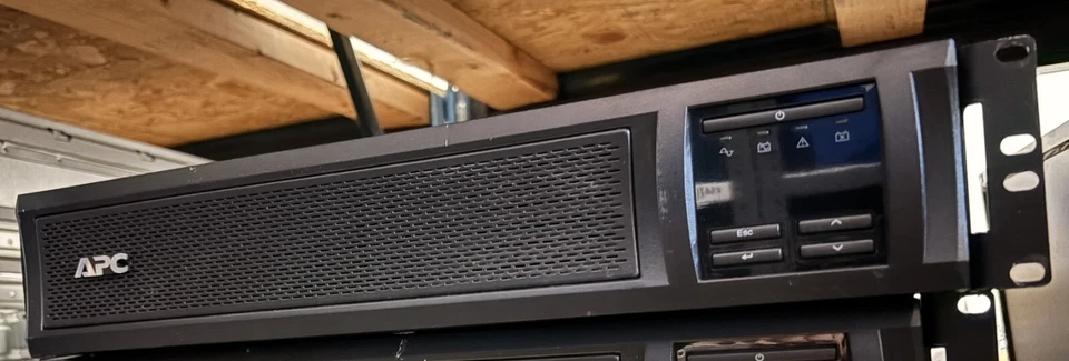 APC SMX2000RMLV2UNC 120V 180W Rackmount Enterprise/Data Center UPS w/ Battery - Image 2 of 4