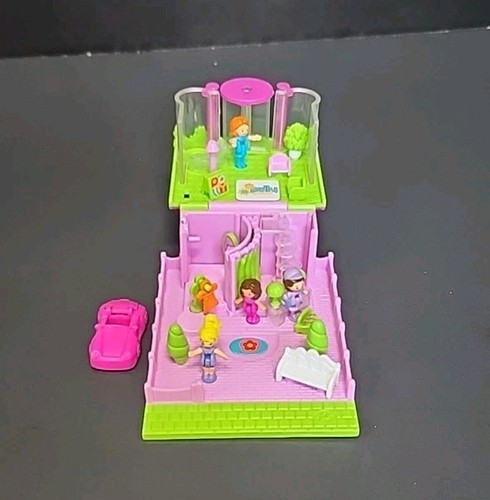 2006 Polly Pocket DRESS SHOP Compact J9959 Mattel Pollyville Cottage w/ 4 Dolls