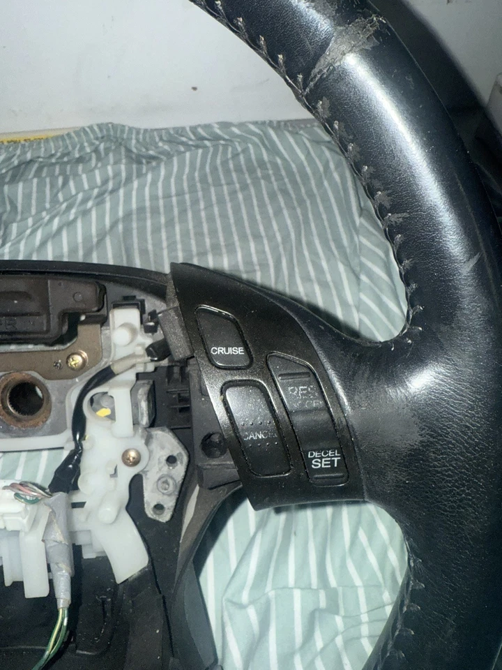 2003 - 2007 年本田雅阁方向盘黑色皮革带巡航控制立体声 — 第 3/4 张图片