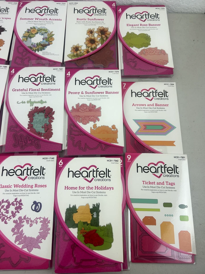 Juegos de troqueles de estampillas Heartfelt Creations corona navideña flores de peonía invierno elige uno Foto 2 de 4