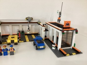 LEGO City GARAGE SET 7642 with Instructions