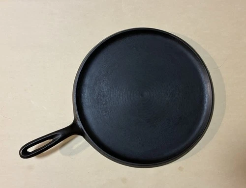 Vintage Unmarked #9 Cast Iron Griddle (lodge)