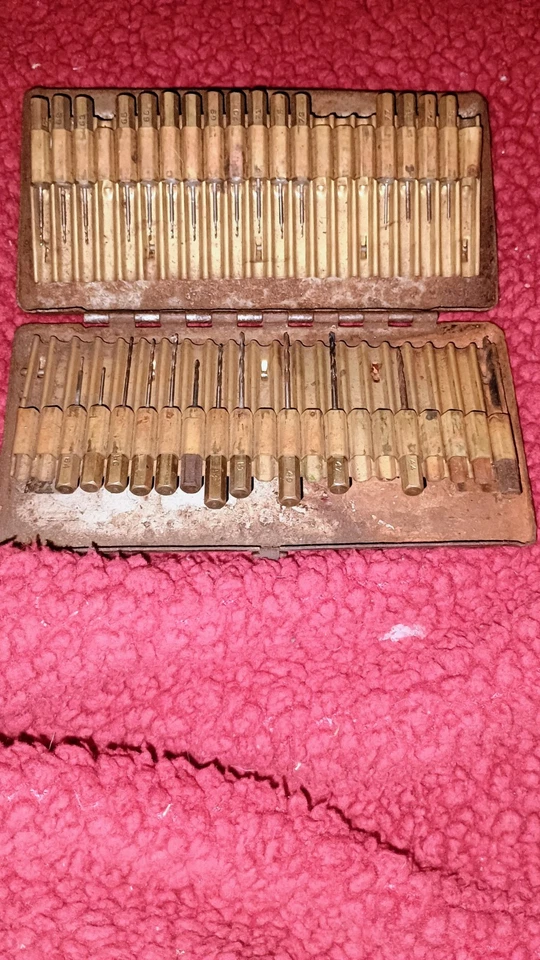 Антикварный набор сверл в железном футляре - Изображение 2 из 4