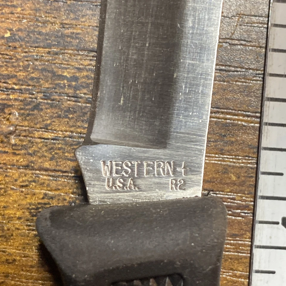 JUEGO DE 2 CUCHILLOS BUCKMASTER BLADE WESTERN U.S.A. R2 - R18 CON FUNDA Gancho intestinal Caza Foto 4 de 4