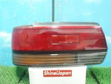 Feu arrière Nissan BLUEBIRD