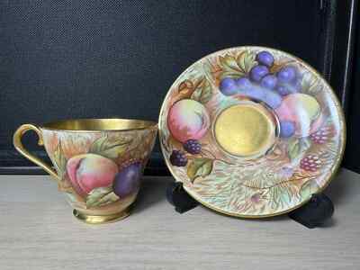 Aynsley Golden Fruit Teetasse und Untertasse signiert N Brunt England um 1930
