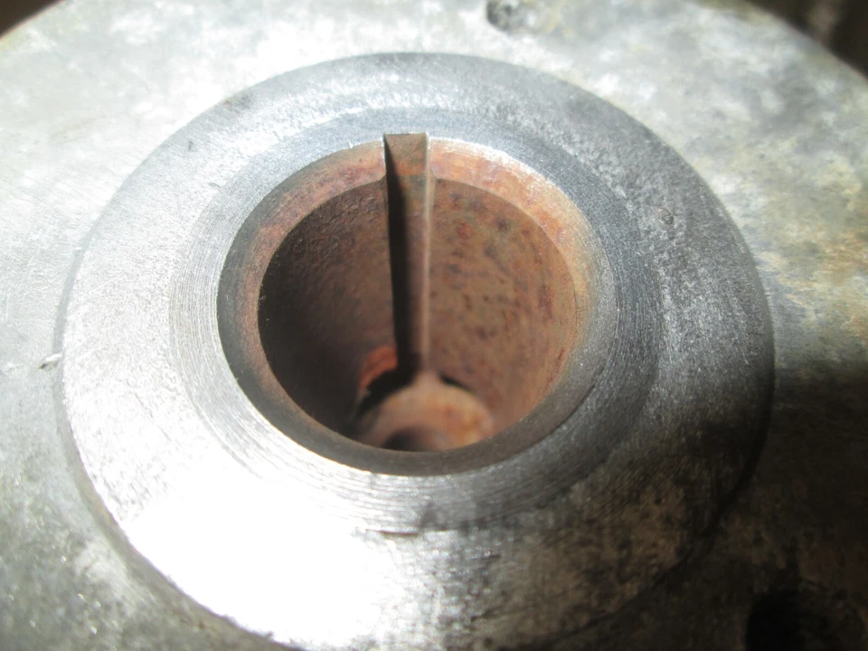 OEM Kawasaki 1973 H1-D 500 TRIPLE GENERATOR ROTOR 21007-024 , NOTE BROKEN PIN . Foto 3 de 4