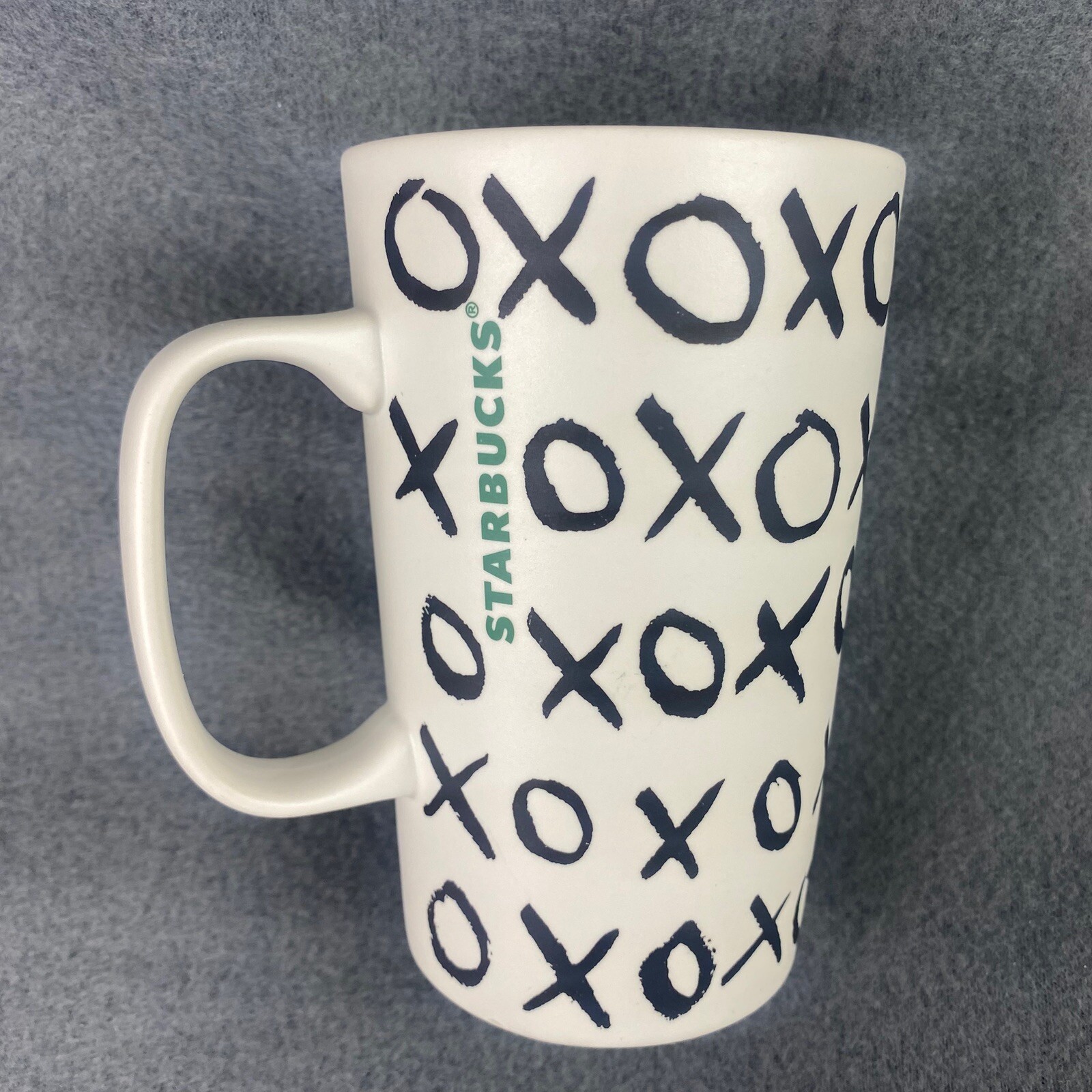 Starbucks 2015 White Black XOXO Green Dot Ceramic Coffee Mug 16oz.